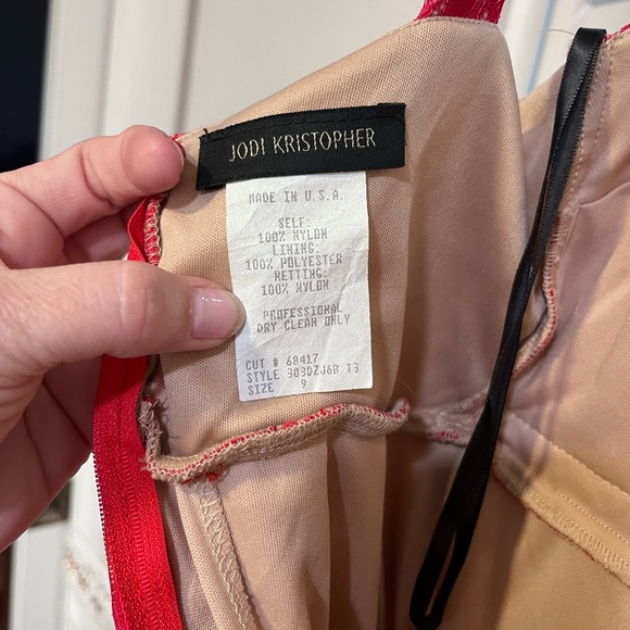 Red Lace Juniors Homecoming/Party Dress. Jodi Kristopher, Size 9. - Picture 4 of 4